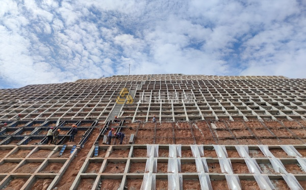 自鉆式錨桿在邊坡工程中的應(yīng)用