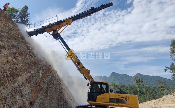 頂錘式高舉鉆機(jī)和潛孔式的區(qū)別