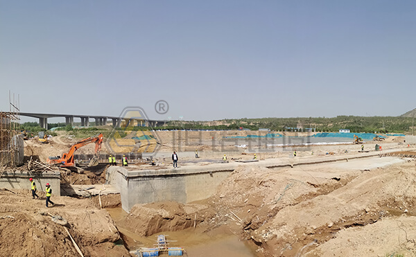 三門(mén)峽市靈寶弘農(nóng)澗河液壓壩自鉆式錨桿基礎(chǔ)加固項(xiàng)目全景