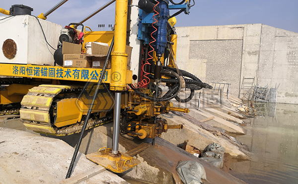 自鉆式錨桿支護，自進式錨桿專用鉆機施工